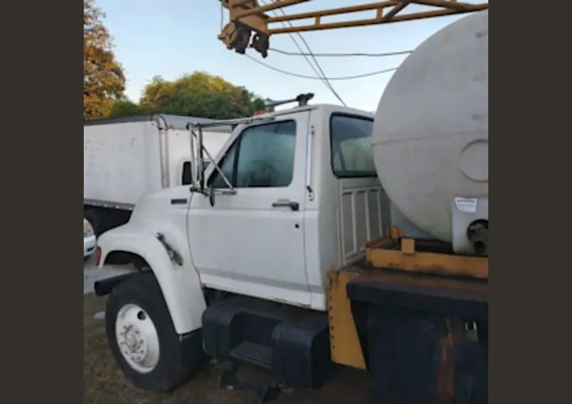 Maquina Perforadora CME 55 Con Camión Ford F800 Diesel